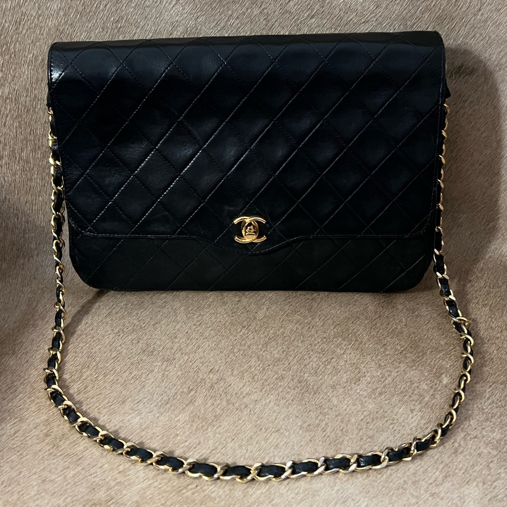 Vintage Chanel Heritage Flap Turnlock Black Leather Purse Chainstrap